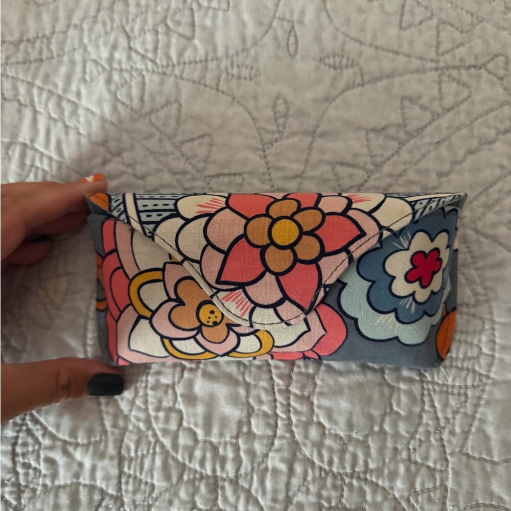 Vera Bradley Glasses case- Tropical evening